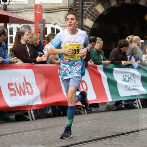 13.09.2026 - 21. swb-Marathon Bremen Strokosch-Dieckow http://msf.ph/oto/10288762 13.09.2026 10:41:12 Ziel 10575, 11903, 12209, 12477, 13520 meine-sportfotos.de