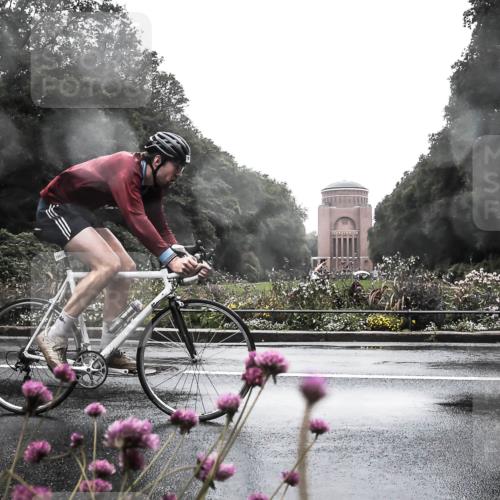 13.09.2026 - Stadtparktriathlon H.Heesch http://msf.ph/oto/10288779 13.09.2026 12:48:48 Radfahren 1241, 1265 meine-sportfotos.de