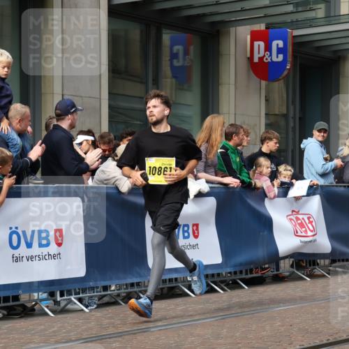 13.09.2026 - 21. swb-Marathon Bremen Strokosch-Dieckow http://msf.ph/oto/10288892 13.09.2026 10:44:37 Ziel 10096, 10214, 10266, 10628, 10735, 11692, 11704, 12302, 12425, 13591, 10454, 10806, 10861, 10956, 11148, 11438, 11615, 12473 meine-sportfotos.de