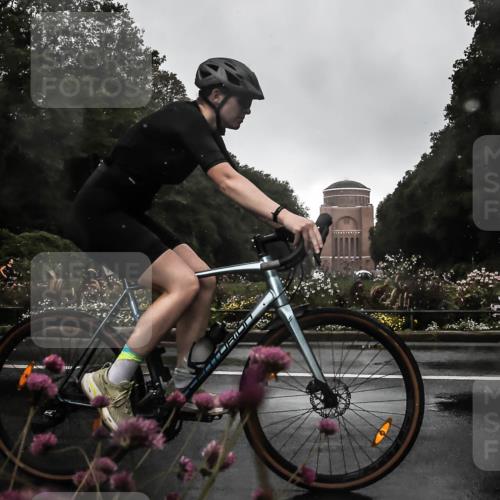 13.09.2026 - Stadtparktriathlon H.Heesch http://msf.ph/oto/10288930 13.09.2026 11:39:35 Radfahren 737, 757, 825, 917 meine-sportfotos.de