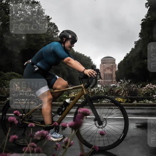 13.09.2026 - Stadtparktriathlon H.Heesch http://msf.ph/oto/10288935 13.09.2026 11:39:37 Radfahren 737, 757, 825 meine-sportfotos.de