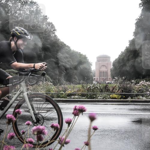 13.09.2026 - Stadtparktriathlon H.Heesch http://msf.ph/oto/10288936 13.09.2026 12:49:56 Radfahren 1070, 1089, 1300 meine-sportfotos.de
