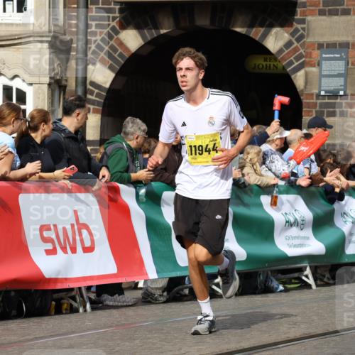 13.09.2026 - 21. swb-Marathon Bremen Strokosch-Dieckow http://msf.ph/oto/10288965 13.09.2026 10:41:38 Ziel 11077, 13520, 10341, 10972, 11426, 11527, 12246, 13586 meine-sportfotos.de