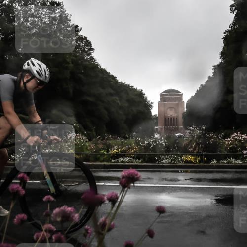 13.09.2026 - Stadtparktriathlon H.Heesch http://msf.ph/oto/10288996 13.09.2026 11:40:07 Radfahren 779, 787, 857, 935, 948 meine-sportfotos.de