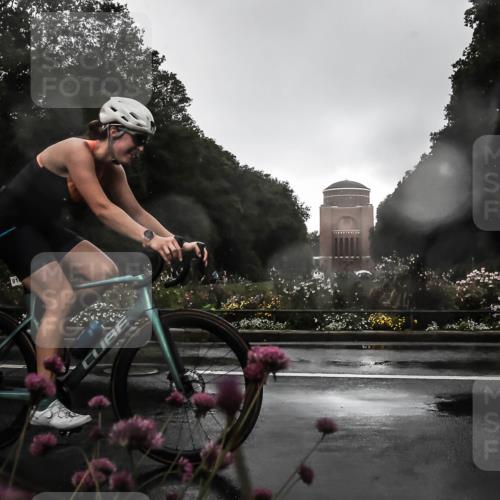 13.09.2026 - Stadtparktriathlon H.Heesch http://msf.ph/oto/10289034 13.09.2026 11:40:22 Radfahren 804, 818, 834, 856, 925 meine-sportfotos.de