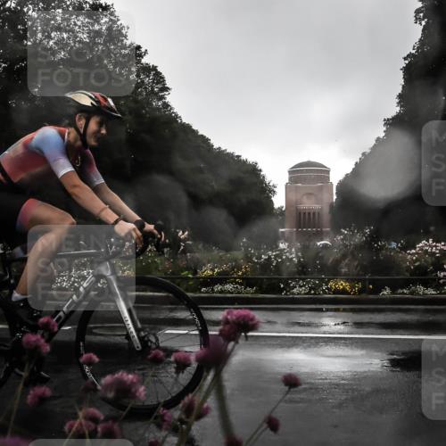 13.09.2026 - Stadtparktriathlon H.Heesch http://msf.ph/oto/10289052 13.09.2026 11:40:33 Radfahren 732, 739, 743, 840, 899 meine-sportfotos.de
