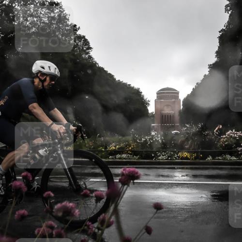 13.09.2026 - Stadtparktriathlon H.Heesch http://msf.ph/oto/10289070 13.09.2026 11:40:37 Radfahren 732, 743, 840, 899 meine-sportfotos.de