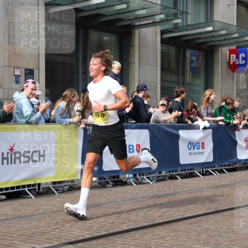 13.09.2026 - 21. swb-Marathon Bremen Strokosch-Dieckow http://msf.ph/oto/10289087 13.09.2026 10:44:42 Ziel 10096, 10214, 10266, 10628, 10735, 11020, 11692, 12302, 12425, 13591, 10454, 10806, 10861, 11438, 11615, 11704, 12425, 12473 meine-sportfotos.de