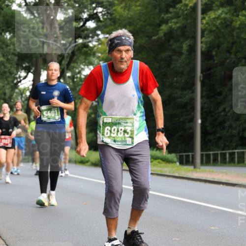 13.09.2026 - 21. swb-Marathon Bremen TobiasT http://msf.ph/oto/10289116 13.09.2026 12:27:14 Laufen 5401, 6983 meine-sportfotos.de