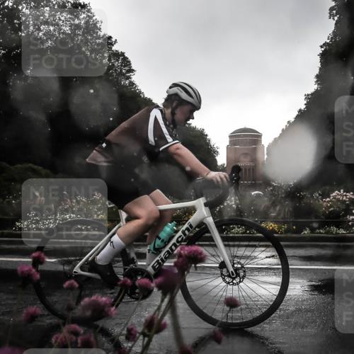 13.09.2026 - Stadtparktriathlon H.Heesch http://msf.ph/oto/10289123 13.09.2026 11:41:12 Radfahren 712, 751, 805, 922 meine-sportfotos.de