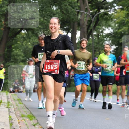 13.09.2026 - 21. swb-Marathon Bremen TobiasT http://msf.ph/oto/10289124 13.09.2026 12:27:19 Laufen 1903, 0160, 1233 meine-sportfotos.de