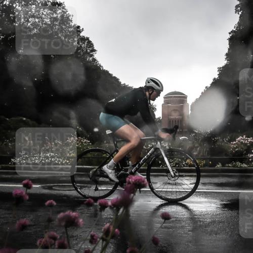13.09.2026 - Stadtparktriathlon H.Heesch http://msf.ph/oto/10289133 13.09.2026 11:41:16 Radfahren 735, 922 meine-sportfotos.de
