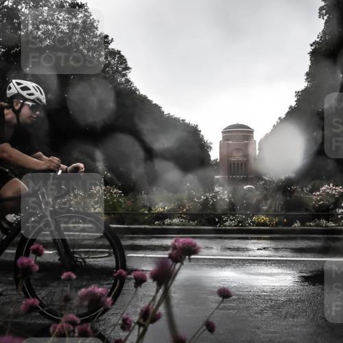 13.09.2026 - Stadtparktriathlon H.Heesch http://msf.ph/oto/10289151 13.09.2026 11:41:32 Radfahren 715, 810, 897, 1800 meine-sportfotos.de