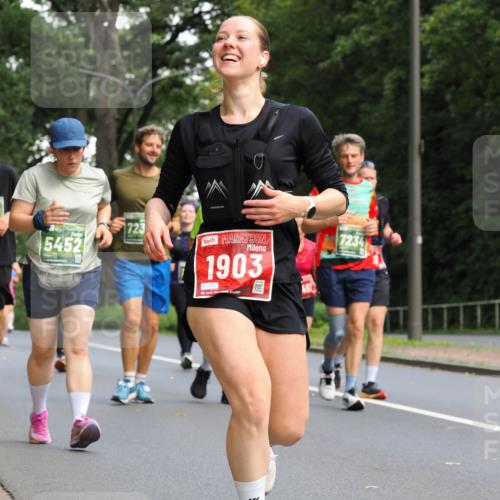 13.09.2026 - 21. swb-Marathon Bremen TobiasT http://msf.ph/oto/10289156 13.09.2026 12:27:21 Laufen 5452, 723, 1903, 0160, 7234 meine-sportfotos.de