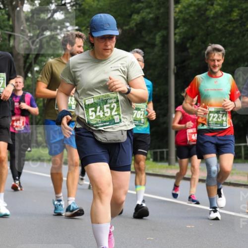 13.09.2026 - 21. swb-Marathon Bremen TobiasT http://msf.ph/oto/10289179 13.09.2026 12:27:23 Laufen 483, 5452, 20, 7022, 41, 7234 meine-sportfotos.de