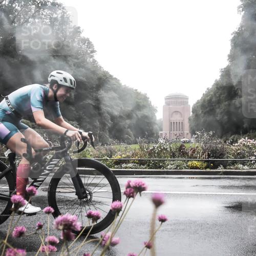 13.09.2026 - Stadtparktriathlon H.Heesch http://msf.ph/oto/10289191 13.09.2026 12:52:12 Radfahren 1112, 1252 meine-sportfotos.de