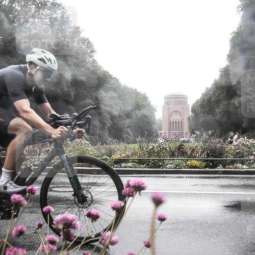 13.09.2026 - Stadtparktriathlon H.Heesch http://msf.ph/oto/10289196 13.09.2026 12:52:20 Radfahren 1221, 1270, 1307 meine-sportfotos.de