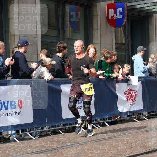 13.09.2026 - 21. swb-Marathon Bremen Strokosch-Dieckow http://msf.ph/oto/10289210 13.09.2026 10:44:44 Ziel 10096, 10143, 10214, 10266, 10628, 10735, 10866, 11020, 11396, 12302, 13591, 10454, 10806, 10861, 11438, 11615, 11692, 11704, 12425, 12473 meine-sportfotos.de