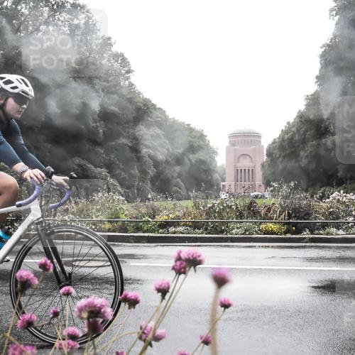 13.09.2026 - Stadtparktriathlon H.Heesch http://msf.ph/oto/10289234 13.09.2026 12:52:34 Radfahren 1075, 1100, 1230 meine-sportfotos.de
