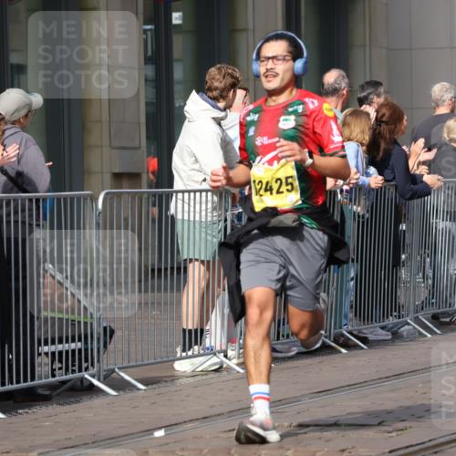 13.09.2026 - 21. swb-Marathon Bremen Strokosch-Dieckow http://msf.ph/oto/10289255 13.09.2026 10:44:45 Ziel 10096, 10143, 10214, 10266, 10628, 10735, 10866, 11020, 11396, 12302, 13591, 10454, 10806, 10861, 11438, 11615, 11692, 11704, 12425, 12473 meine-sportfotos.de