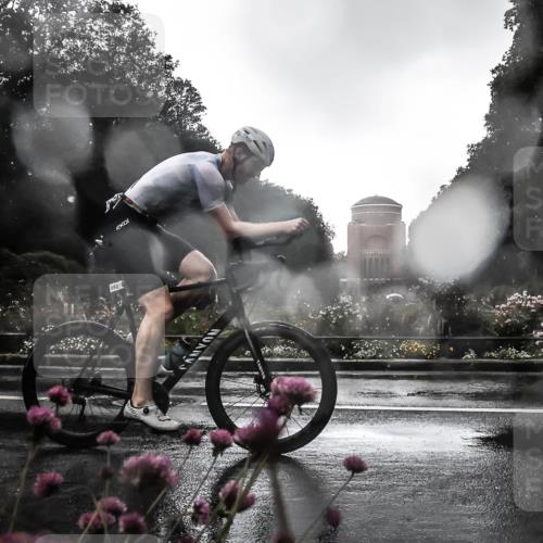 13.09.2026 - Stadtparktriathlon H.Heesch http://msf.ph/oto/10289265 13.09.2026 11:42:42 Radfahren 892, 919 meine-sportfotos.de