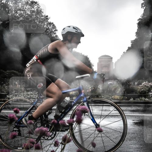 13.09.2026 - Stadtparktriathlon H.Heesch http://msf.ph/oto/10289293 13.09.2026 11:43:03 Radfahren 729, 758, 822 meine-sportfotos.de