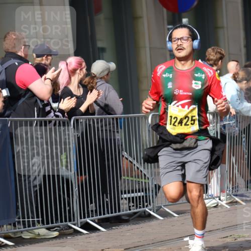 13.09.2026 - 21. swb-Marathon Bremen Strokosch-Dieckow http://msf.ph/oto/10289296 13.09.2026 10:44:46 Ziel 10096, 10143, 10214, 10266, 10628, 10735, 10866, 11020, 11396, 12302, 13591, 10454, 10806, 10861, 11438, 11615, 11692, 11704, 12302, 12425, 12473 meine-sportfotos.de