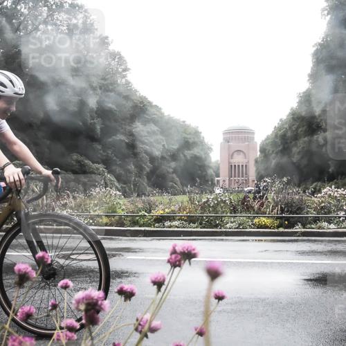 13.09.2026 - Stadtparktriathlon H.Heesch http://msf.ph/oto/10289312 13.09.2026 12:53:21 Radfahren 1199, 1220, 1228, 1282, 1298 meine-sportfotos.de