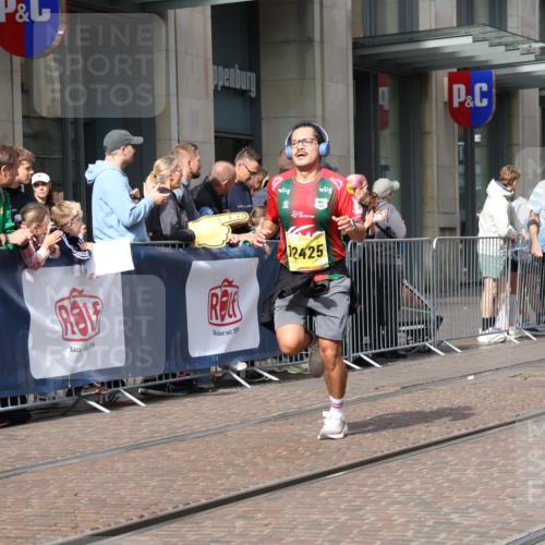 13.09.2026 - 21. swb-Marathon Bremen Strokosch-Dieckow http://msf.ph/oto/10289324 13.09.2026 10:44:47 Ziel 10096, 10143, 10214, 10266, 10628, 10735, 10866, 11020, 11396, 11695, 13591, 10266, 10454, 10806, 10861, 11438, 11615, 11692, 11704, 12302, 12425, 12473 meine-sportfotos.de