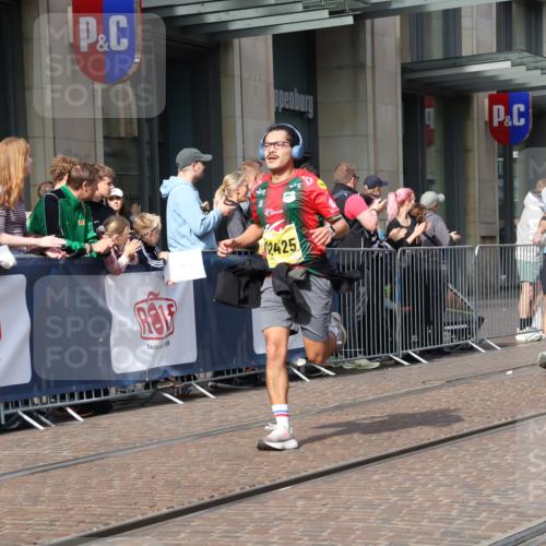 13.09.2026 - 21. swb-Marathon Bremen Strokosch-Dieckow http://msf.ph/oto/10289353 13.09.2026 10:44:47 Ziel 10096, 10143, 10214, 10266, 10628, 10735, 10866, 11020, 11396, 11695, 13591, 10266, 10454, 10806, 10861, 11438, 11615, 11692, 11704, 12302, 12425, 12473 meine-sportfotos.de