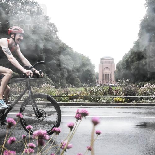 13.09.2026 - Stadtparktriathlon H.Heesch http://msf.ph/oto/10289389 13.09.2026 12:54:09 Radfahren 1211, 1289 meine-sportfotos.de
