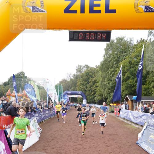13.09.2026 - Airport Race Dennis Weichert http://msf.ph/oto/10289410 13.09.2026 10:31:08 Ziel 5070, 5071, 5177, 5215, 5238, 5251, 5272, 5408, 5410 meine-sportfotos.de