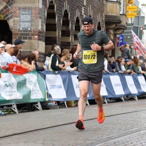 13.09.2026 - 21. swb-Marathon Bremen Strokosch-Dieckow http://msf.ph/oto/10289429 13.09.2026 10:41:55 Ziel 10341, 11426, 11527, 11628, 11944, 12246, 12442, 12455, 13520, 13586, 13600, 12426, 13585, 13621 meine-sportfotos.de