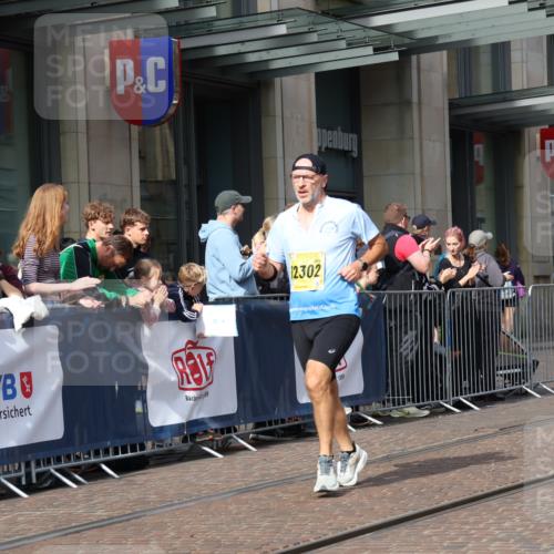 13.09.2026 - 21. swb-Marathon Bremen Strokosch-Dieckow http://msf.ph/oto/10289500 13.09.2026 10:44:48 Ziel 10096, 10143, 10214, 10628, 10735, 10866, 11020, 11396, 11695, 13591, 10266, 10454, 10806, 10861, 11438, 11615, 11692, 11704, 12302, 12425, 12473 meine-sportfotos.de