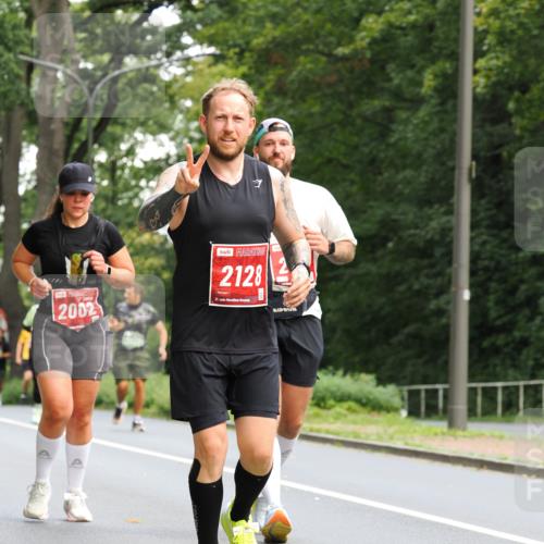 13.09.2026 - 21. swb-Marathon Bremen TobiasT http://msf.ph/oto/10289510 13.09.2026 12:28:29 Laufen 2002, 2128, 21 meine-sportfotos.de