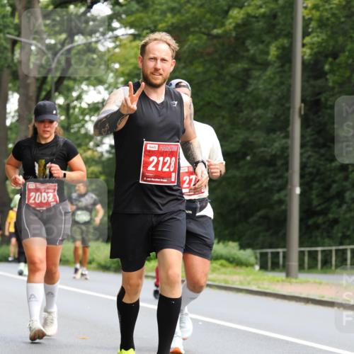 13.09.2026 - 21. swb-Marathon Bremen TobiasT http://msf.ph/oto/10289522 13.09.2026 12:28:29 Laufen 2002, 2128, 21, 27 meine-sportfotos.de
