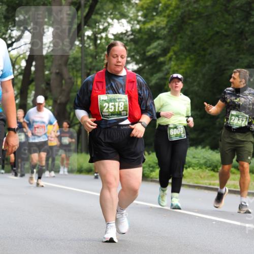 13.09.2026 - 21. swb-Marathon Bremen TobiasT http://msf.ph/oto/10289585 13.09.2026 12:28:37 Laufen 2518, 6134, 6009, 2837 meine-sportfotos.de