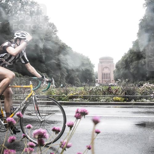 13.09.2026 - Stadtparktriathlon H.Heesch http://msf.ph/oto/10289641 13.09.2026 12:56:27 Radfahren 1192, 1208, 1275, 1366 meine-sportfotos.de