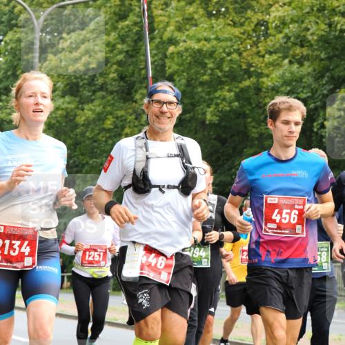 13.09.2026 - 21. swb-Marathon Bremen TobiasT http://msf.ph/oto/10289702 13.09.2026 12:28:57 Laufen 2134, 1251, 446, 794, 19, 2024, 456, 0762, 58 meine-sportfotos.de