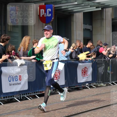 13.09.2026 - 21. swb-Marathon Bremen Strokosch-Dieckow http://msf.ph/oto/10289712 13.09.2026 10:44:51 Ziel 10096, 10143, 10214, 10398, 10735, 10866, 11020, 11396, 11695, 12054, 12475, 13591, 10266, 10454, 10628, 10806, 10861, 11615, 11692, 11704, 12302, 12425, 12473 meine-sportfotos.de