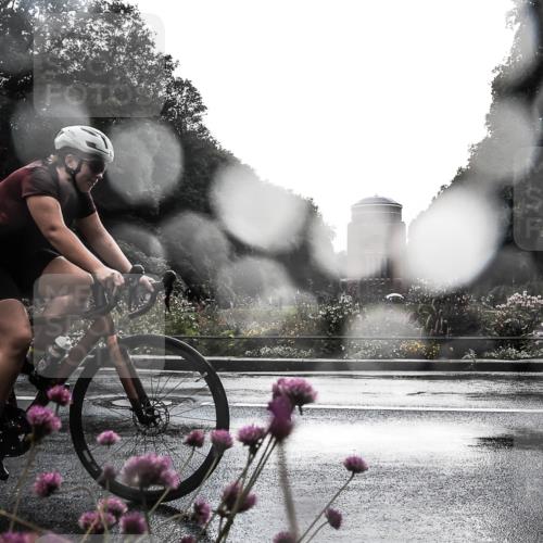 13.09.2026 - Stadtparktriathlon H.Heesch http://msf.ph/oto/10289722 13.09.2026 11:47:26 Radfahren 745, 800, 826, 863, 935 meine-sportfotos.de