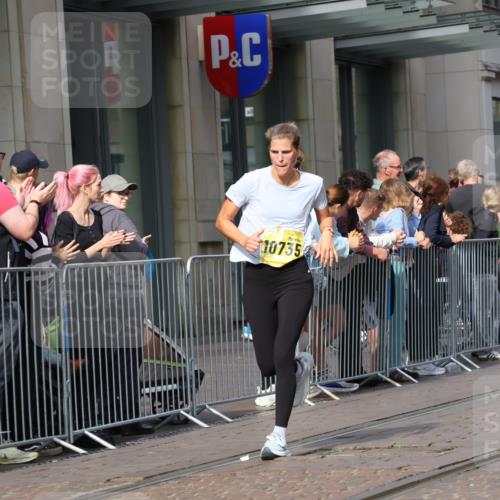 13.09.2026 - 21. swb-Marathon Bremen Strokosch-Dieckow http://msf.ph/oto/10289729 13.09.2026 10:44:52 Ziel 10096, 10143, 10214, 10398, 10735, 10866, 11020, 11396, 11695, 12054, 12475, 13591, 10266, 10454, 10628, 10806, 10861, 11615, 11692, 11704, 12302, 12425, 12473 meine-sportfotos.de