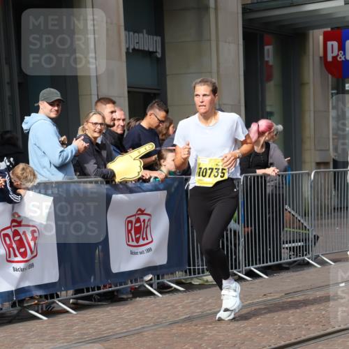 13.09.2026 - 21. swb-Marathon Bremen Strokosch-Dieckow http://msf.ph/oto/10289789 13.09.2026 10:44:53 Ziel 10096, 10143, 10214, 10398, 10735, 10866, 11020, 11396, 11695, 12054, 12475, 13591, 10266, 10628, 10735, 10861, 11615, 11692, 11704, 12302, 12425, 12473 meine-sportfotos.de