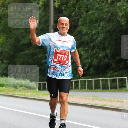 13.09.2026 - 21. swb-Marathon Bremen TobiasT http://msf.ph/oto/10289829 13.09.2026 12:29:15 Laufen 21, 1719, 1711, 21, 42, 195, 10, 000 meine-sportfotos.de