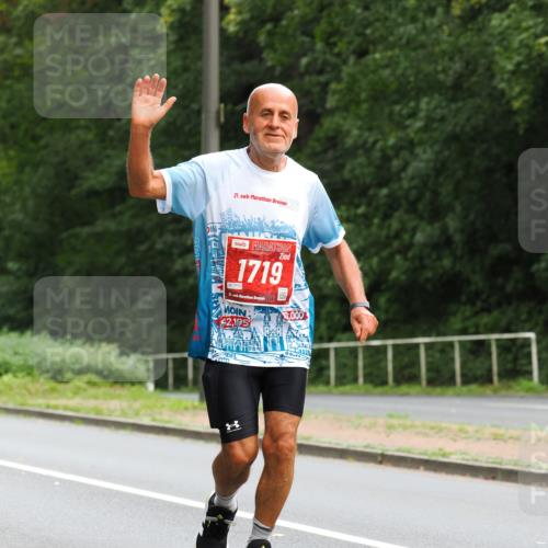 13.09.2026 - 21. swb-Marathon Bremen TobiasT http://msf.ph/oto/10289839 13.09.2026 12:29:15 Laufen 21, 26, 1719, 1711, 21, 40, 42, 195, 000 meine-sportfotos.de