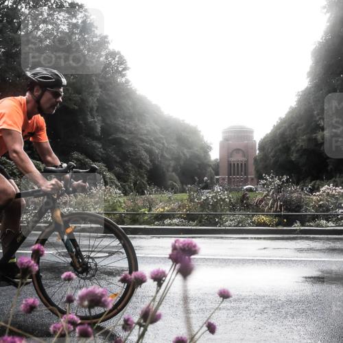 13.09.2026 - Stadtparktriathlon H.Heesch http://msf.ph/oto/10289871 13.09.2026 11:49:04 Radfahren 743, 862, 899, 927 meine-sportfotos.de