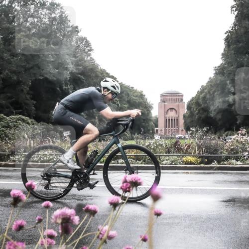 13.09.2026 - Stadtparktriathlon H.Heesch http://msf.ph/oto/10290040 13.09.2026 12:59:40 Radfahren 1270, 1353, 1397 meine-sportfotos.de