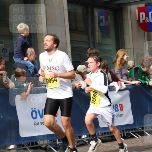 13.09.2026 - 21. swb-Marathon Bremen Strokosch-Dieckow http://msf.ph/oto/10290068 13.09.2026 10:45:13 Ziel 10318, 10352, 10398, 10464, 10536, 10541, 10583, 11063, 11088, 11209, 11232, 11478, 11559, 11749, 11835, 11845, 12054, 12087, 12290, 12355, 12475, 12534, 13532, 13628, 10096, 10143, 10214, 10628, 10735, 10866, 11020, 11396, 11695, 13591 meine-sportfotos.de