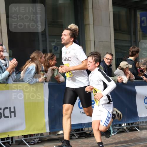 13.09.2026 - 21. swb-Marathon Bremen Strokosch-Dieckow http://msf.ph/oto/10290094 13.09.2026 10:45:14 Ziel 10318, 10352, 10398, 10464, 10536, 10541, 10583, 10987, 11063, 11088, 11209, 11232, 11478, 11559, 11749, 11835, 11845, 12054, 12087, 12290, 12355, 12475, 12534, 13532, 13628, 10096, 10143, 10214, 10628, 10735, 10866, 11020, 11396, 11695, 12054, 13591 meine-sportfotos.de