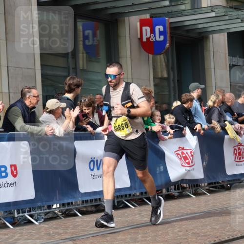 13.09.2026 - 21. swb-Marathon Bremen Strokosch-Dieckow http://msf.ph/oto/10290141 13.09.2026 10:45:14 Ziel 10318, 10352, 10398, 10464, 10536, 10541, 10583, 10987, 11063, 11088, 11209, 11232, 11478, 11559, 11749, 11835, 11845, 12054, 12087, 12290, 12355, 12475, 12534, 13532, 13628, 10096, 10143, 10214, 10628, 10735, 10866, 11020, 11396, 11695, 12054, 13591 meine-sportfotos.de